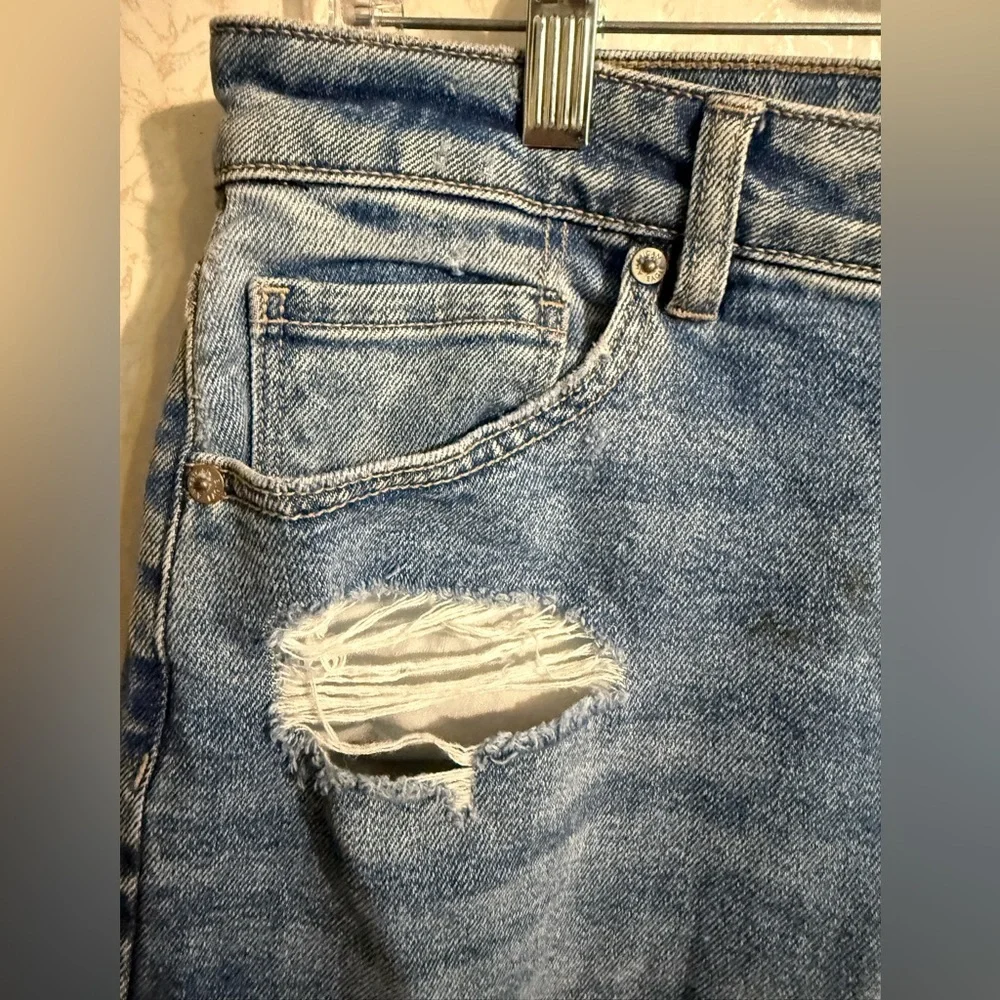 American Eagle Outfitters relaxed fit